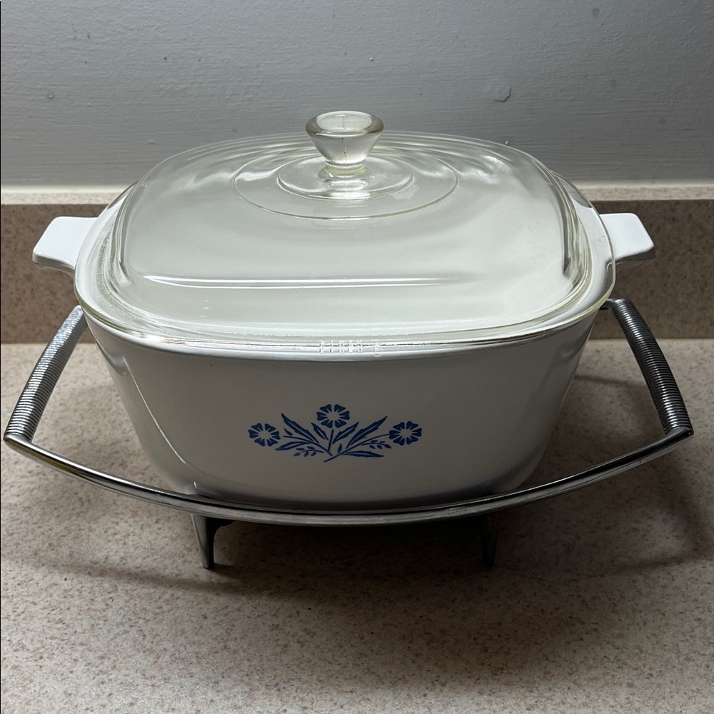Pyrex White Casserole Dish with Blue Floral Pattern 2 1/2QT